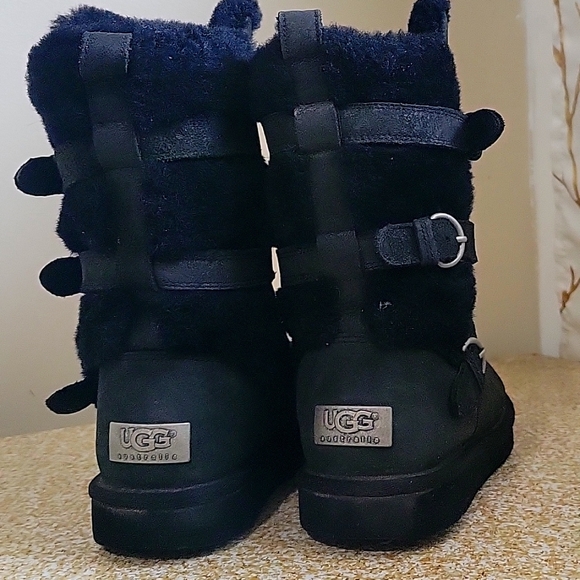 UGG boots black with bucket details  size 9 - Picture 1 of 8